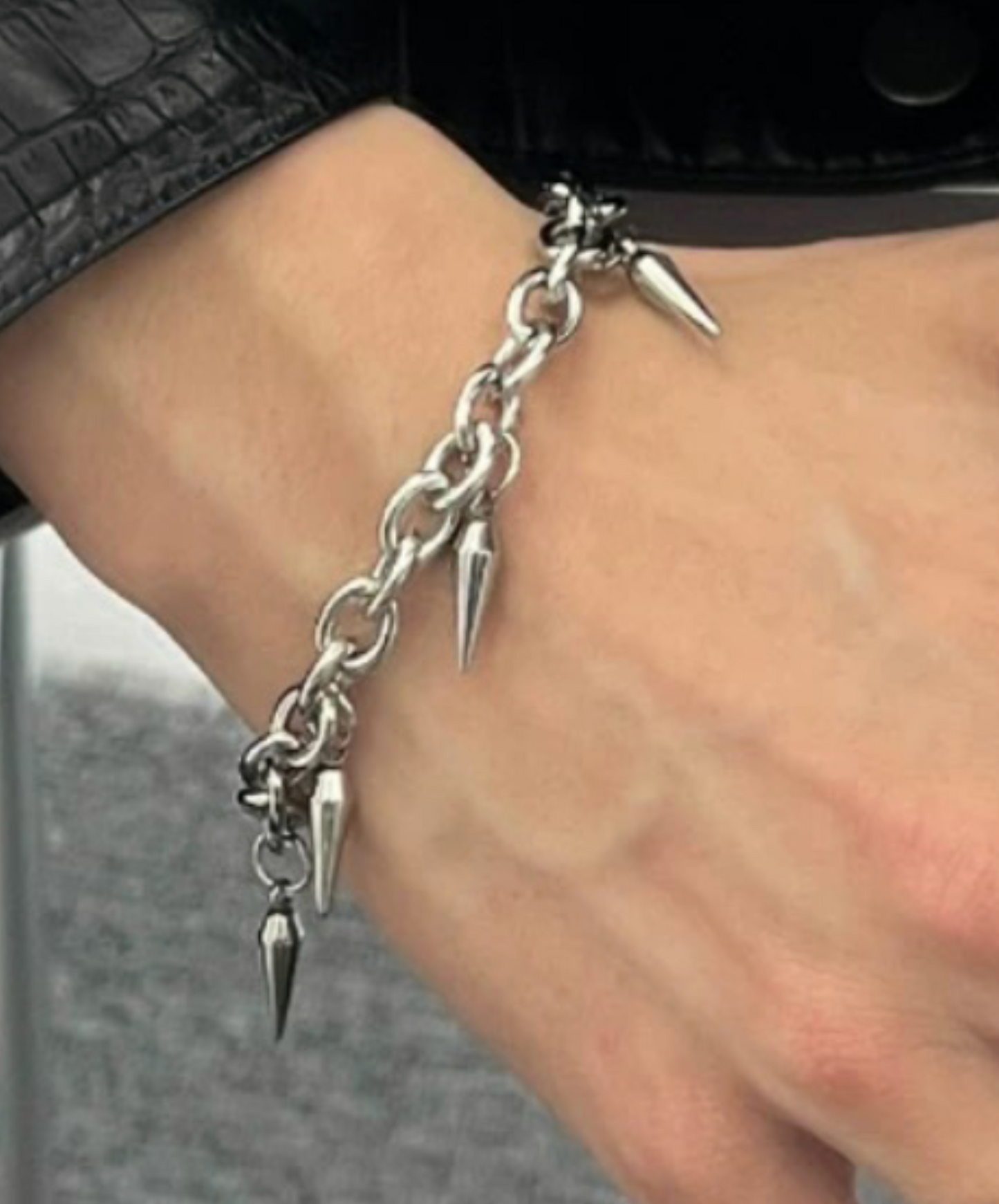pointed rivet chain bracelet EN2661