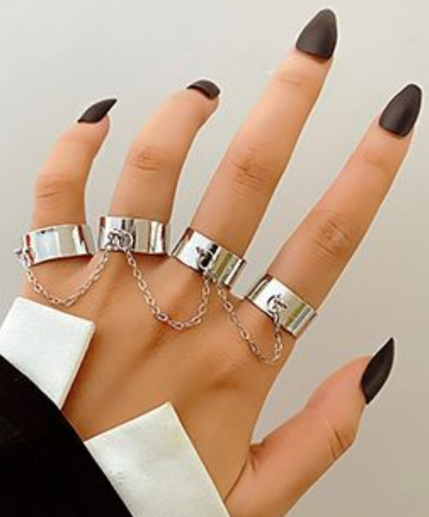 four-chain free size ring EN2389