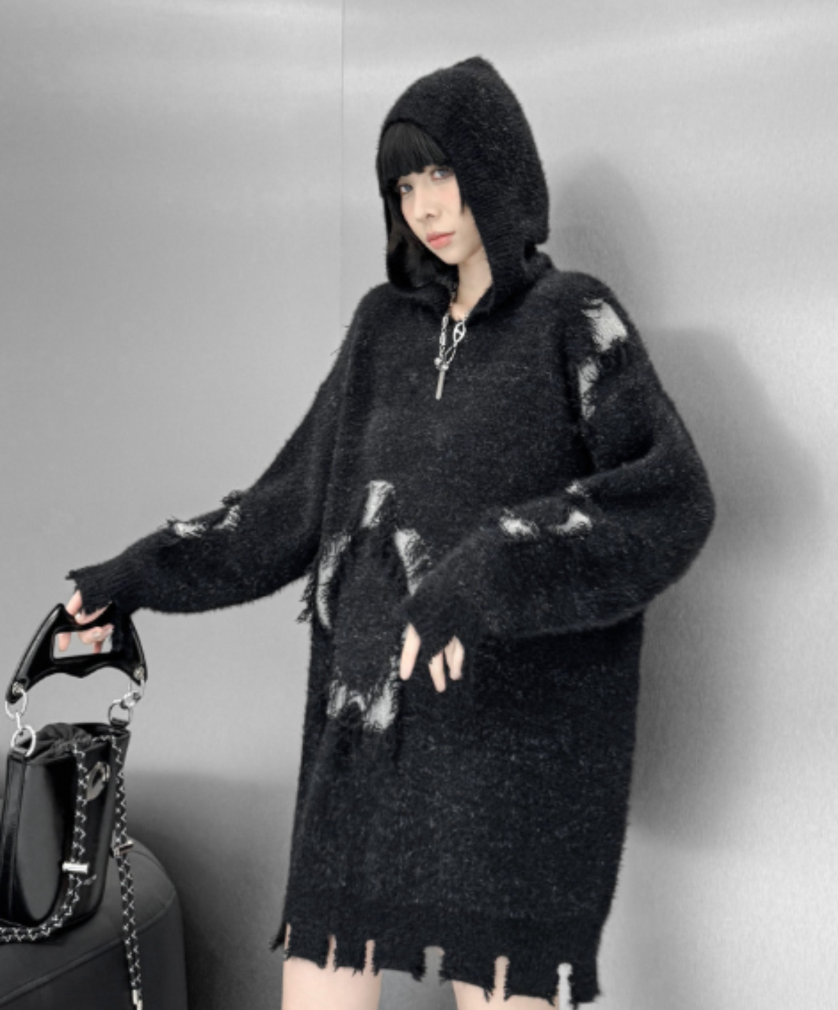 circle graphic with distressed finish sweater EN3203