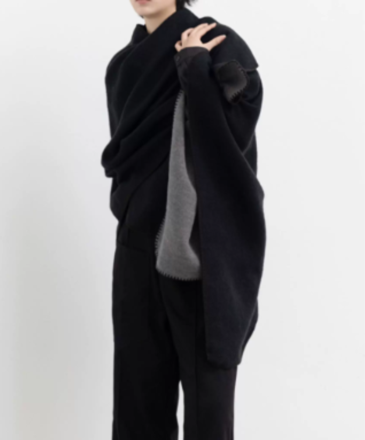 large-scale graceful drape lines cape EN3218