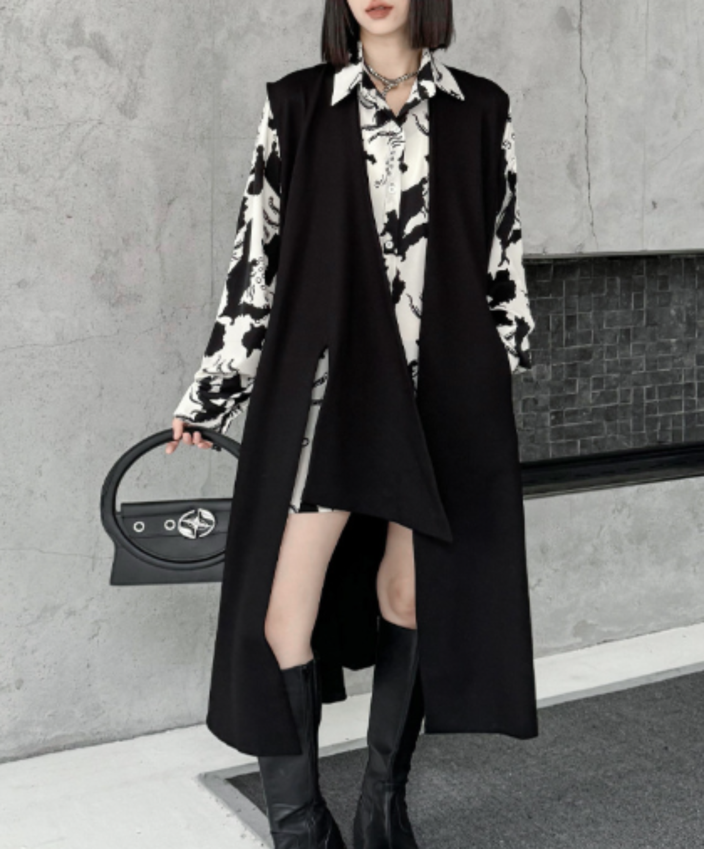 asymmetrical long-length vest  EN3111