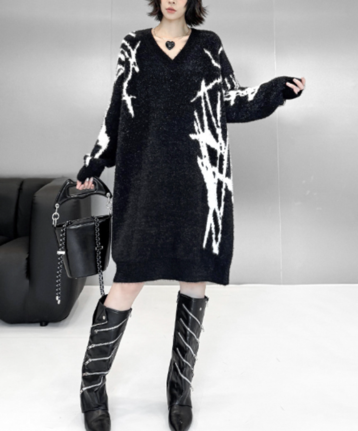 v-neck with a painted graphic sweater EN3202