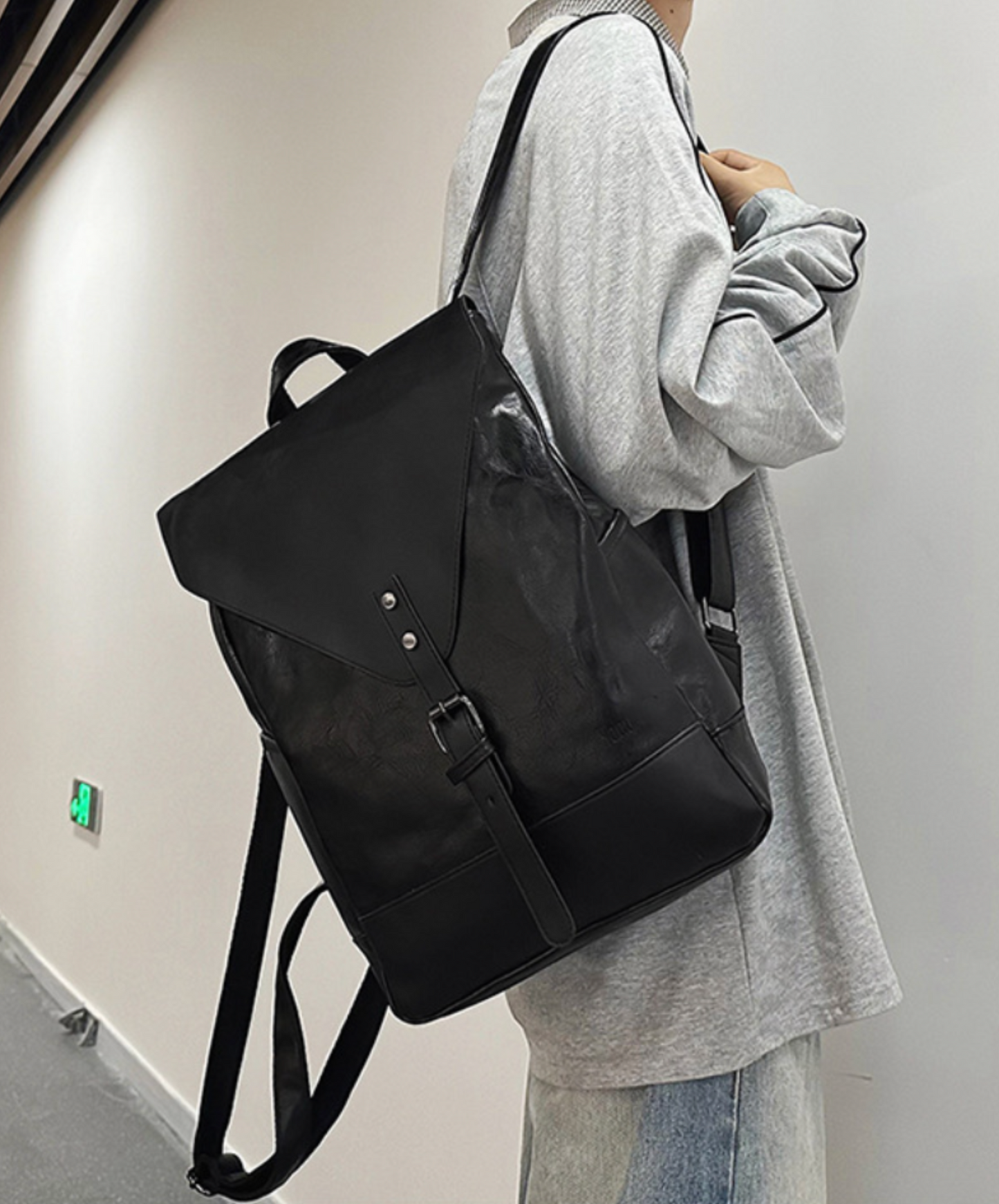 realistic textured triangular flap backpack bag EN2106