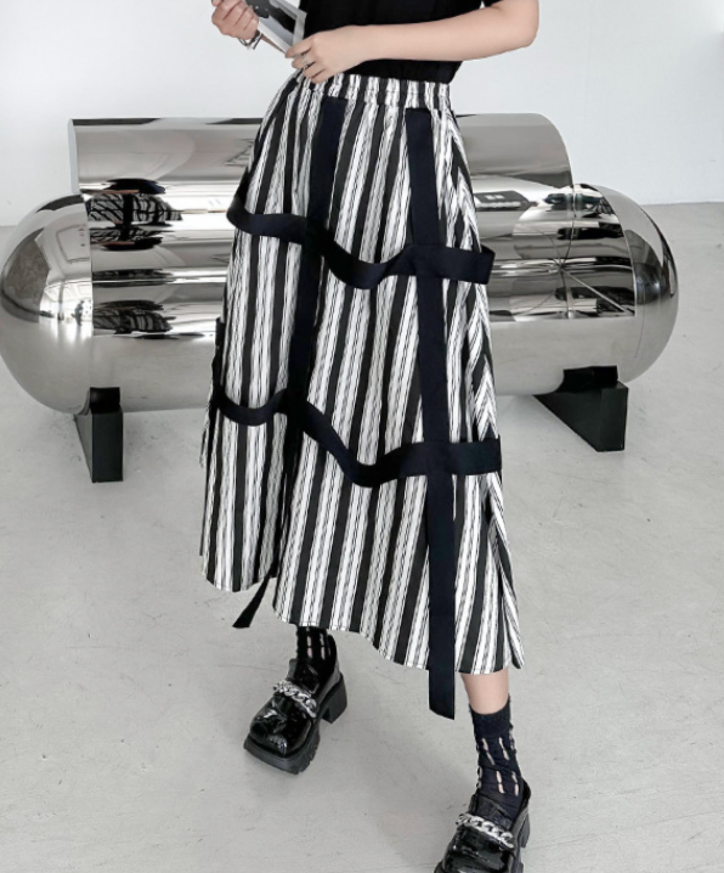 wide belt with decorative stripes skirt EN2839