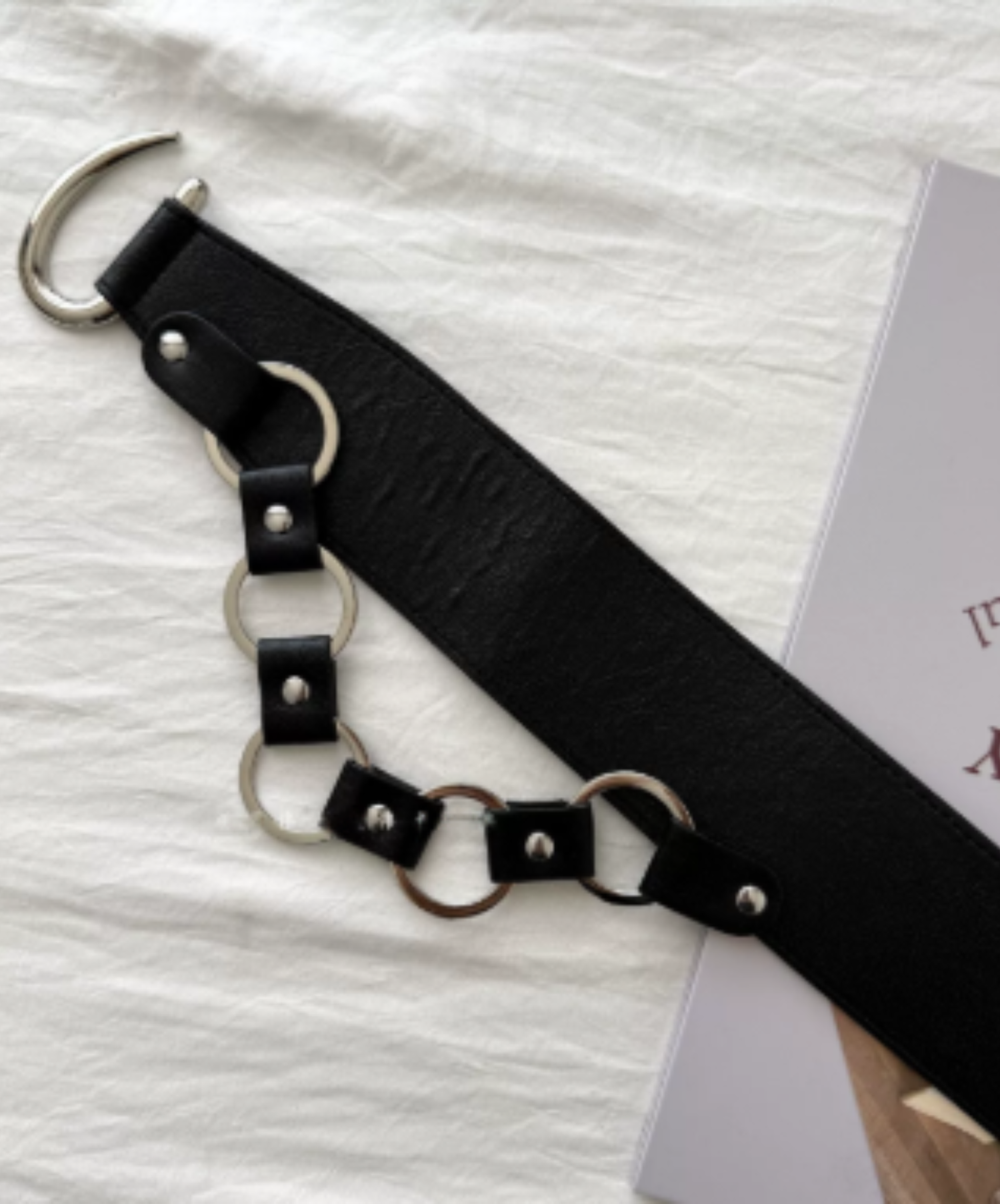 asymmetrical ring hardware belt EN3266