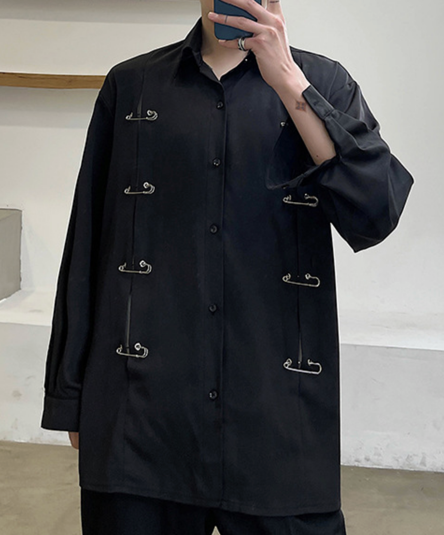 dark metal pin decorative slit shirt EN2783