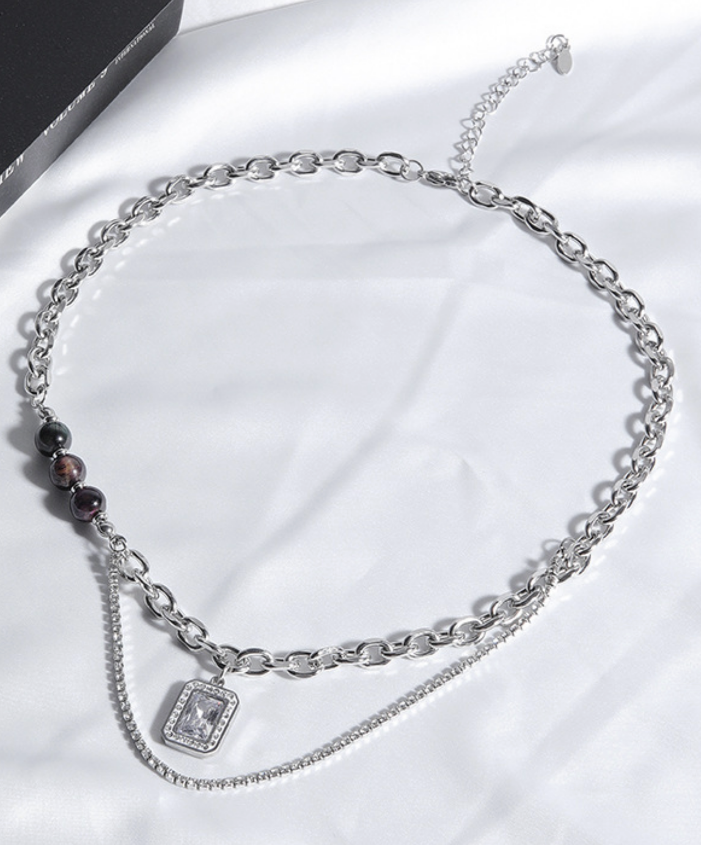 square clear stone x black round beads necklace EN2740