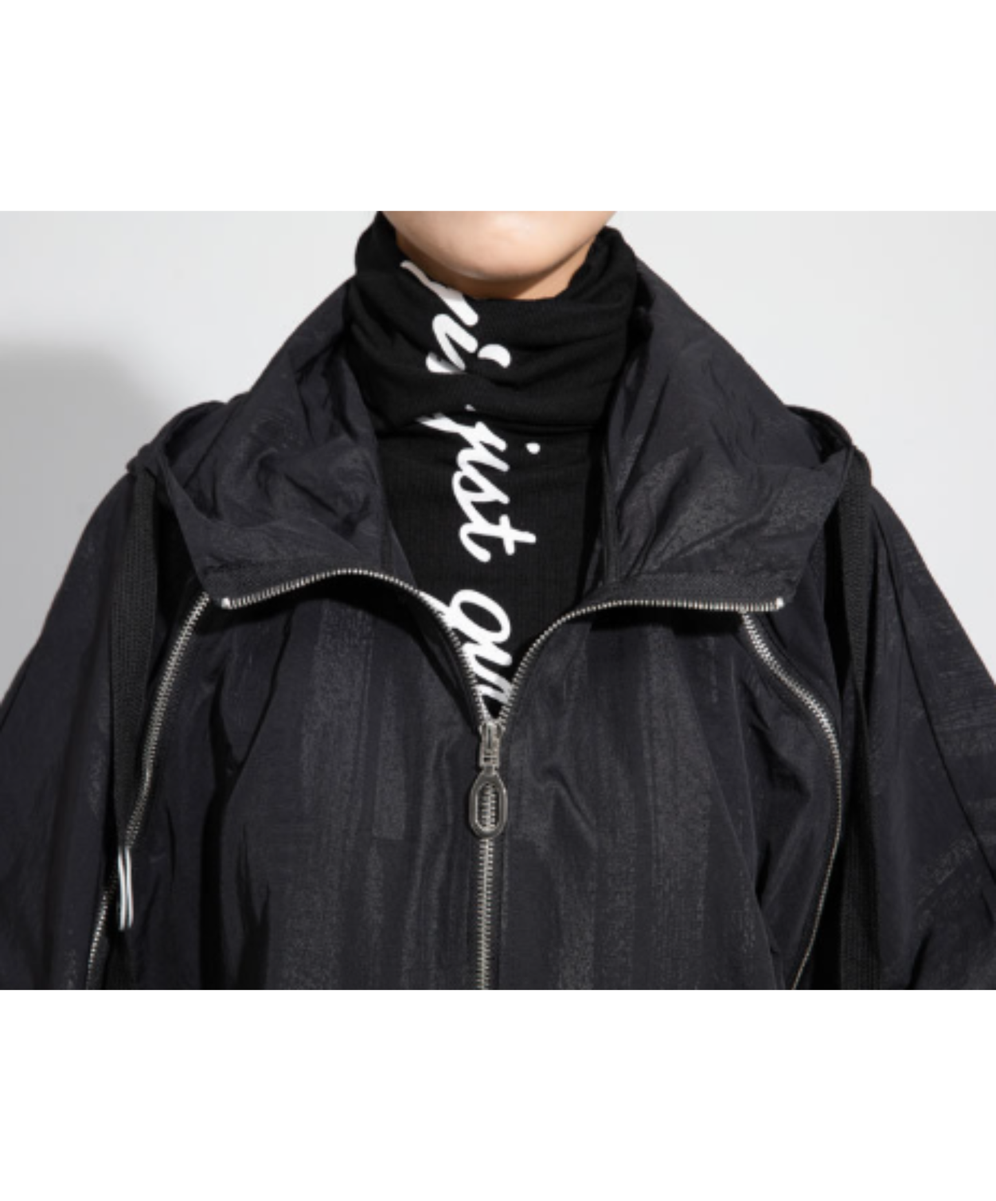 poncho-style design with a zipper hoodie EN3063