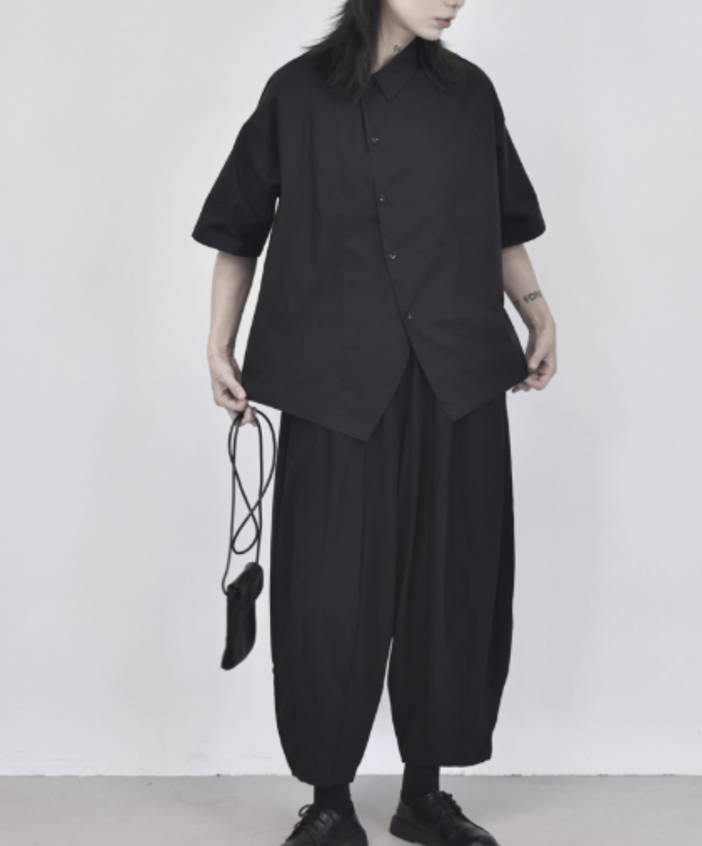diagonal placket design, mid-length shirt EN2970