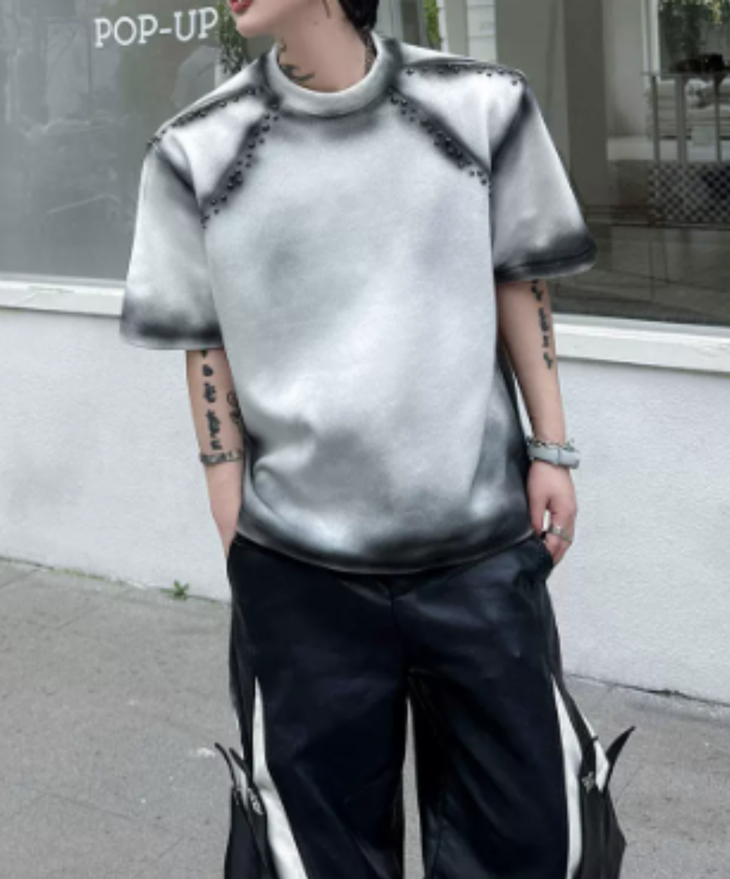 gradient with rivet decoration t-shirt EN2874