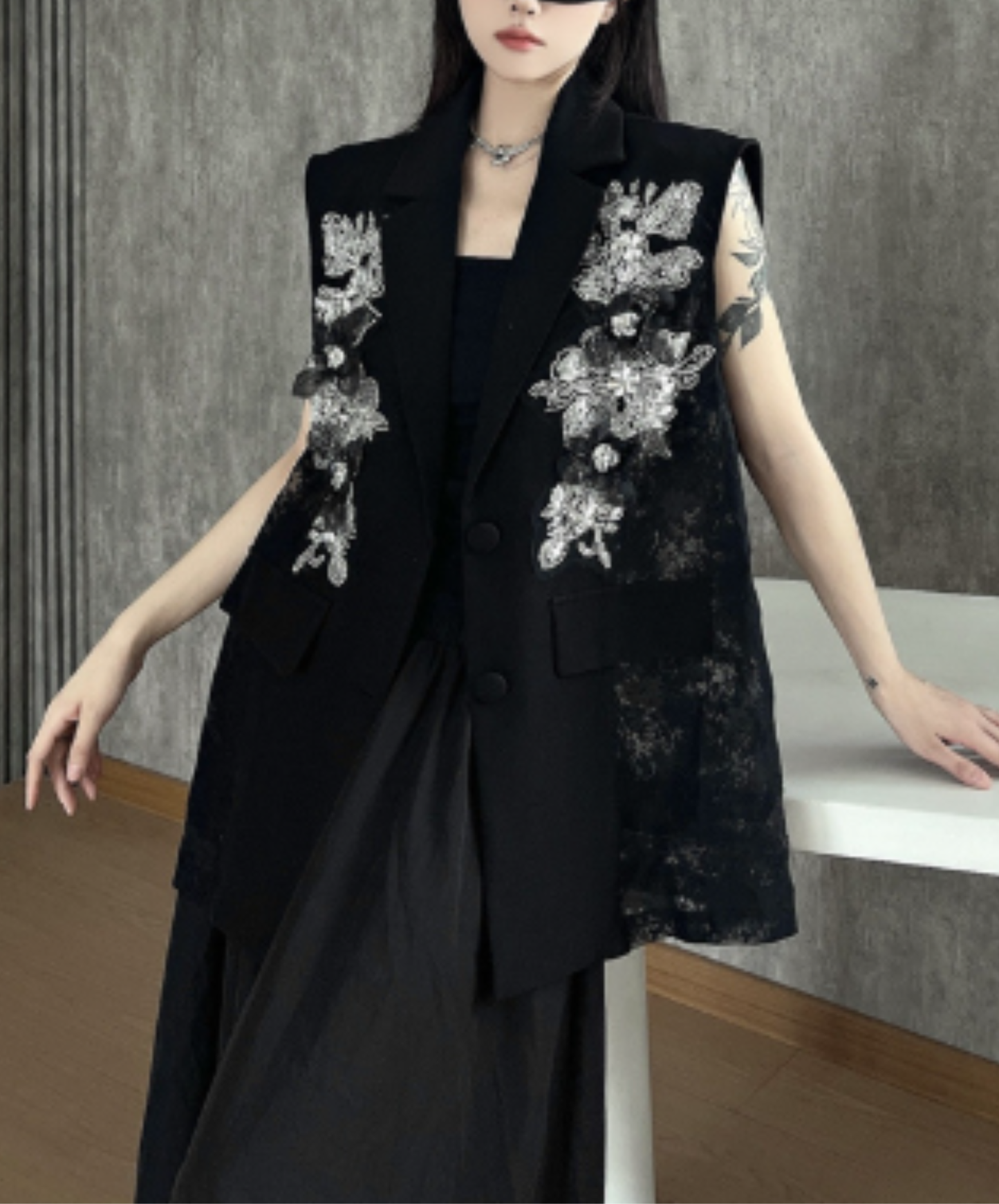embroidered lightweight lace vest EN2914