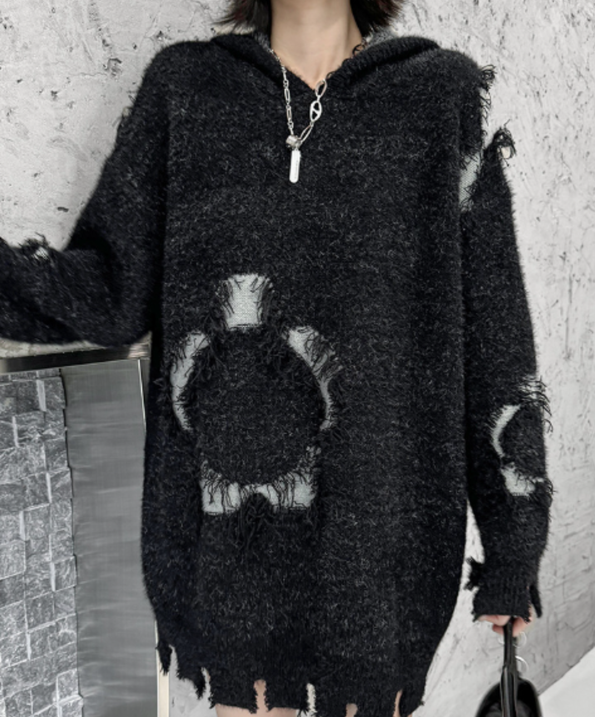circle graphic with distressed finish sweater EN3203
