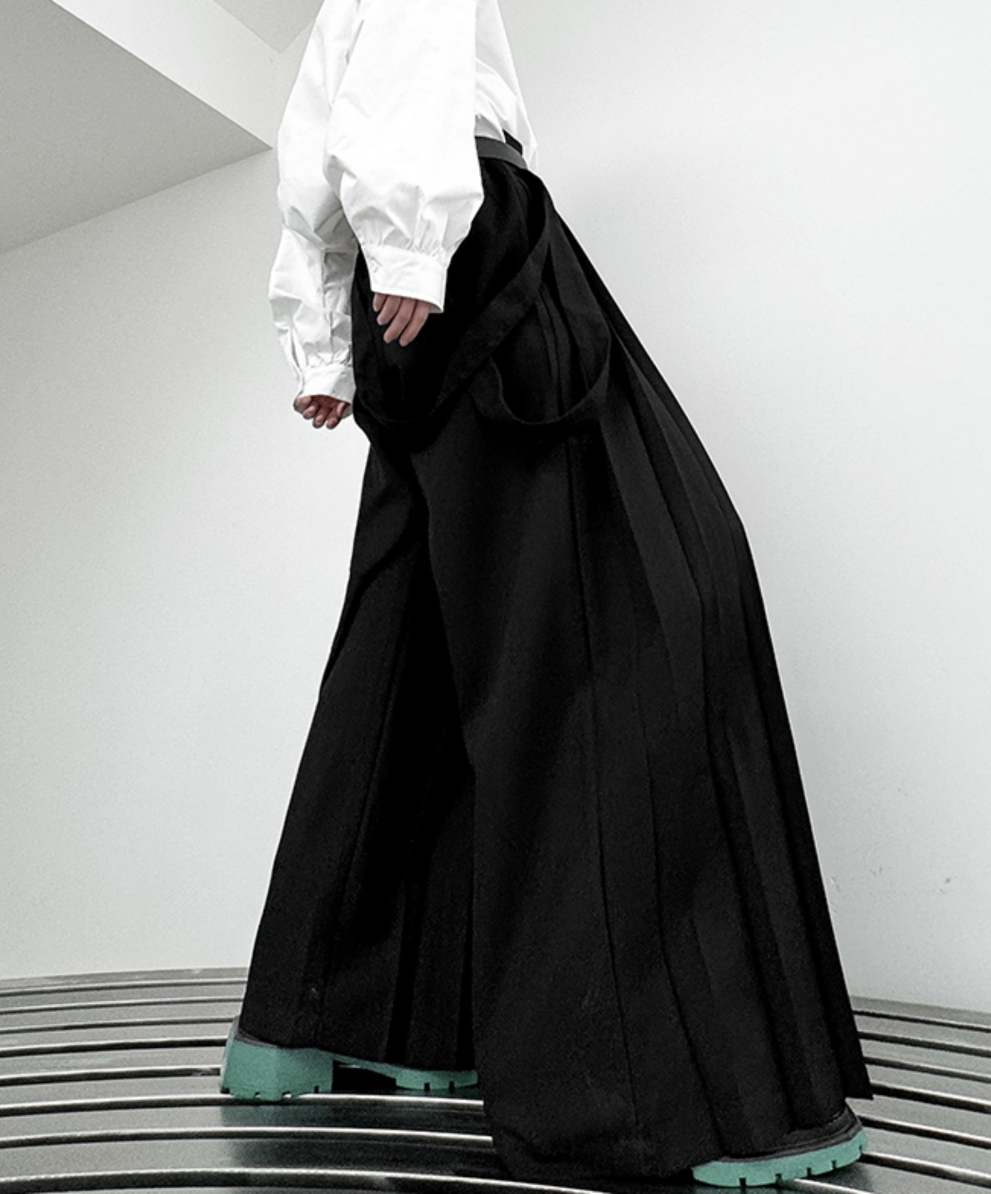 dark pleated wide pants EN1880