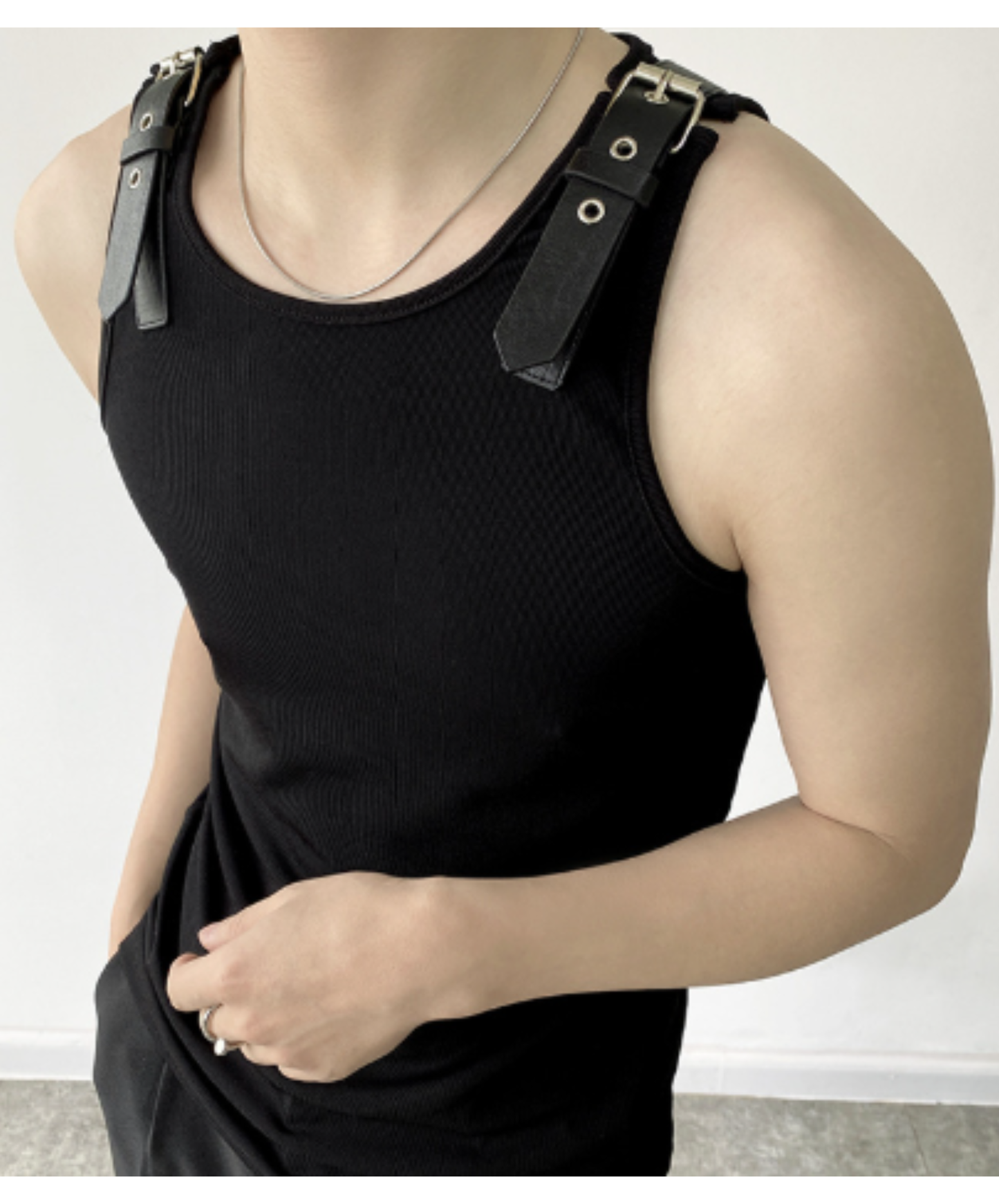 shoulder buckle strap tank top EN2900
