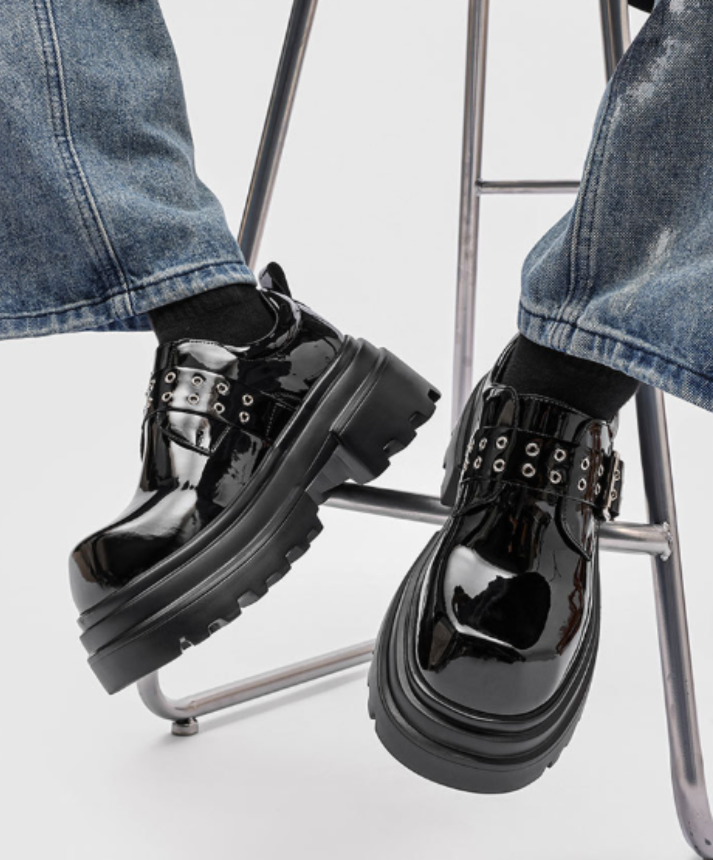 square-toe with belt detail shoes EN3029