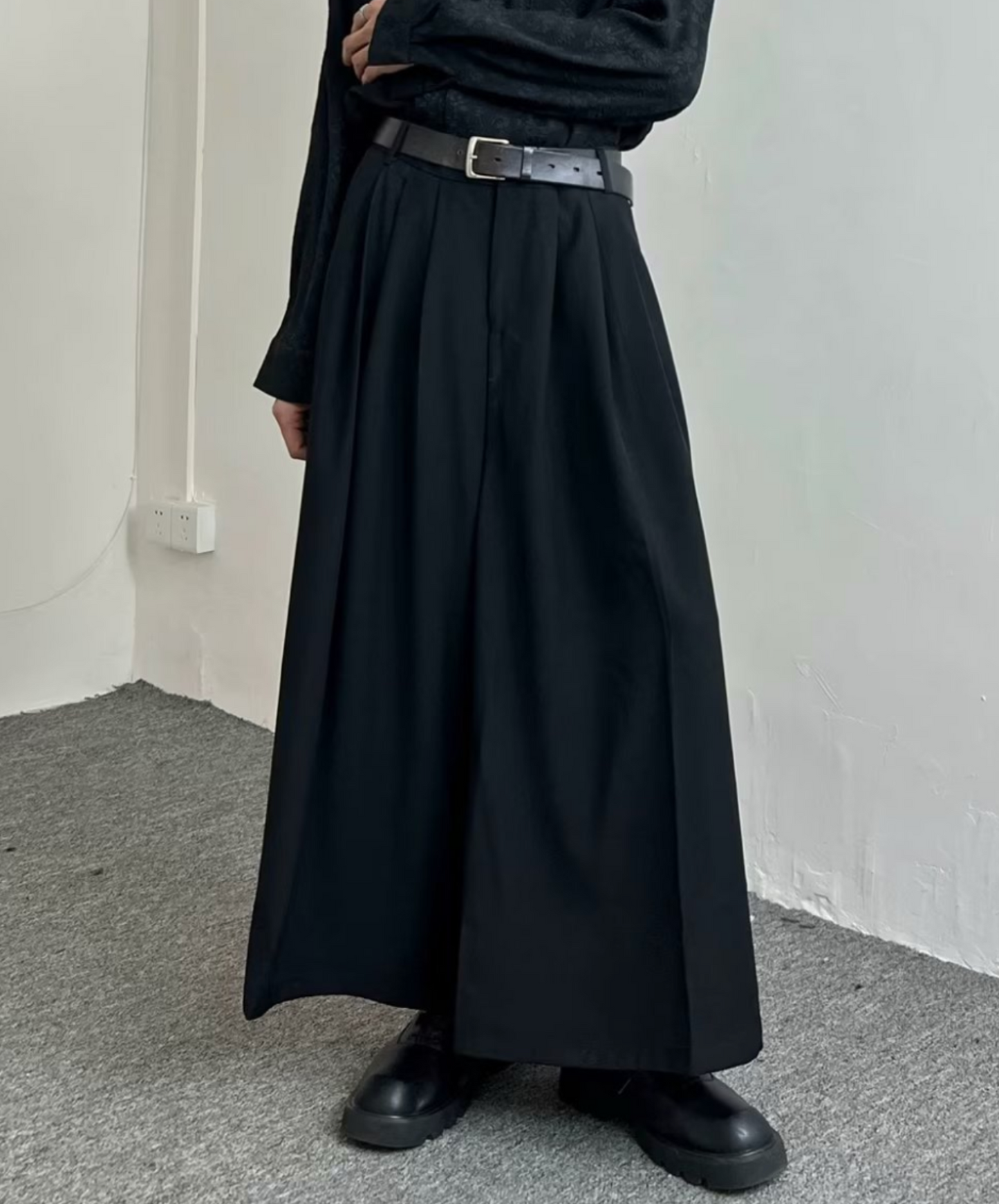 simple silhouette with tucks hakama pants EN2140
