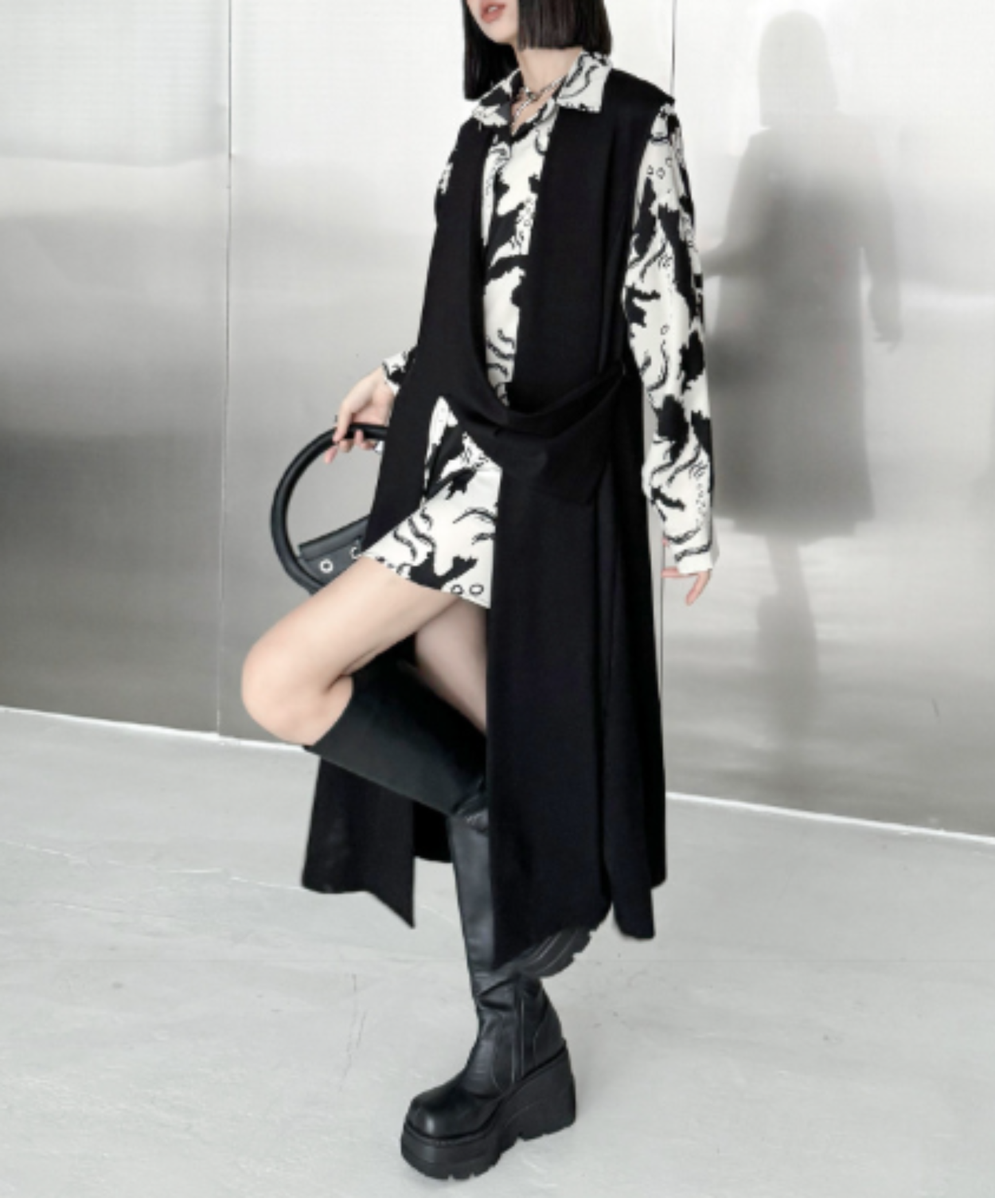 asymmetrical long-length vest  EN3111