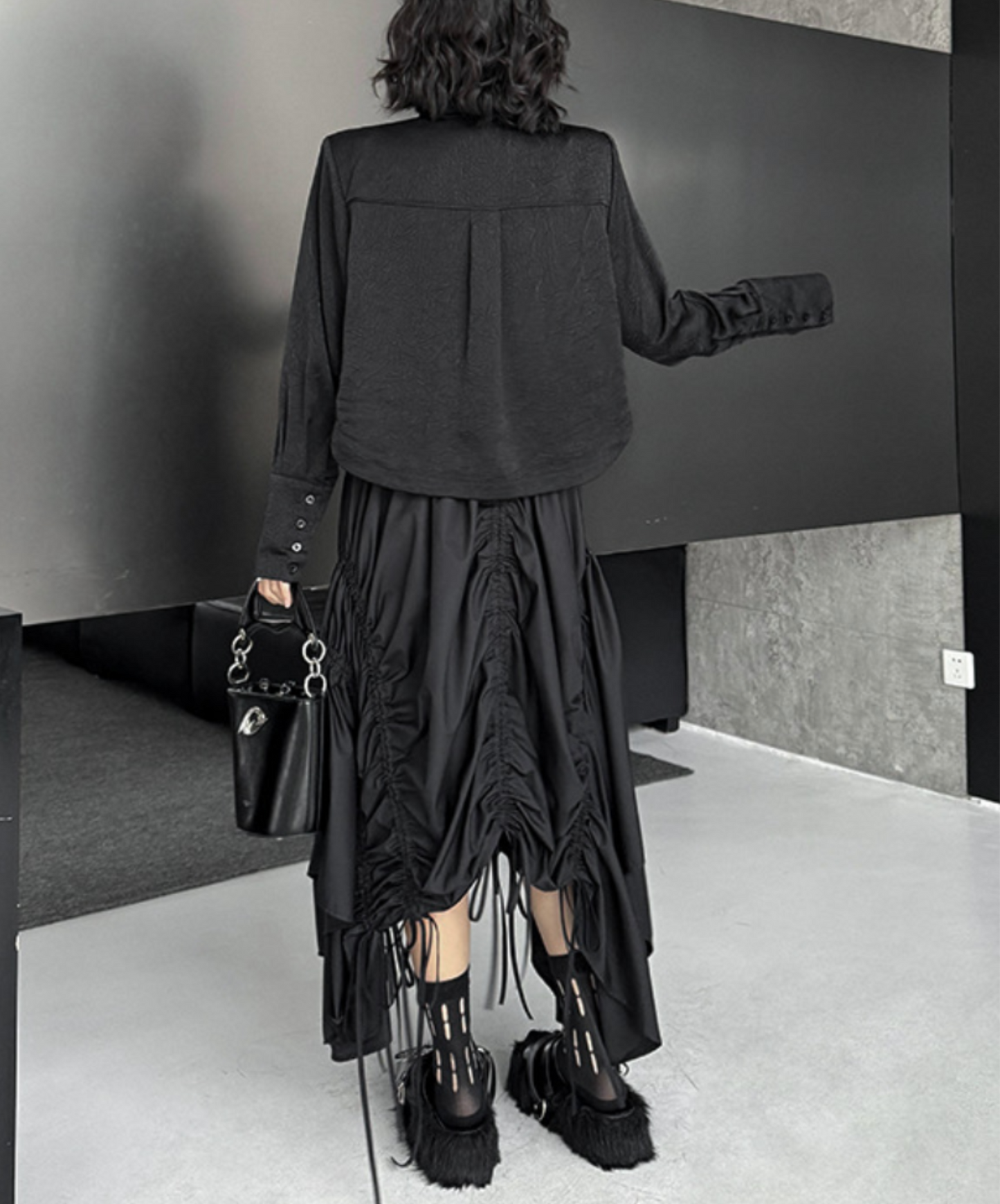 dark wrinkled cropped length shirt EN2319