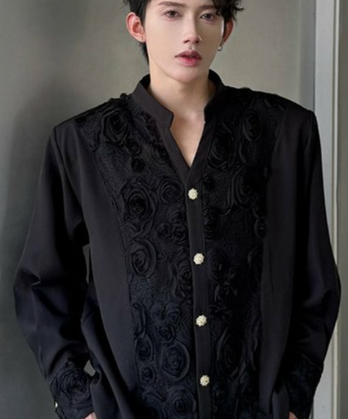rose motif v-neck shirt EN2324