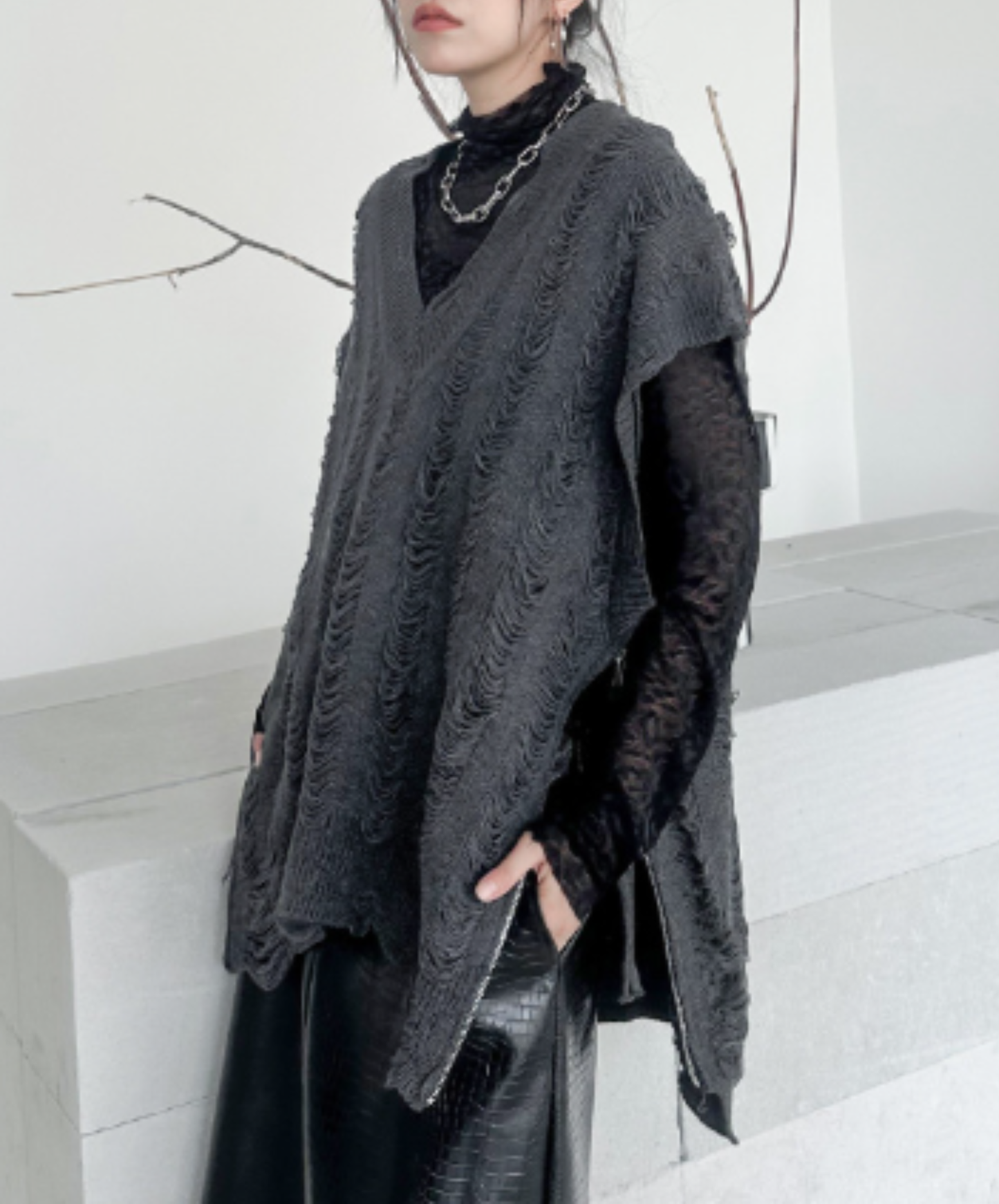 distressed v-neck sweater EN3122