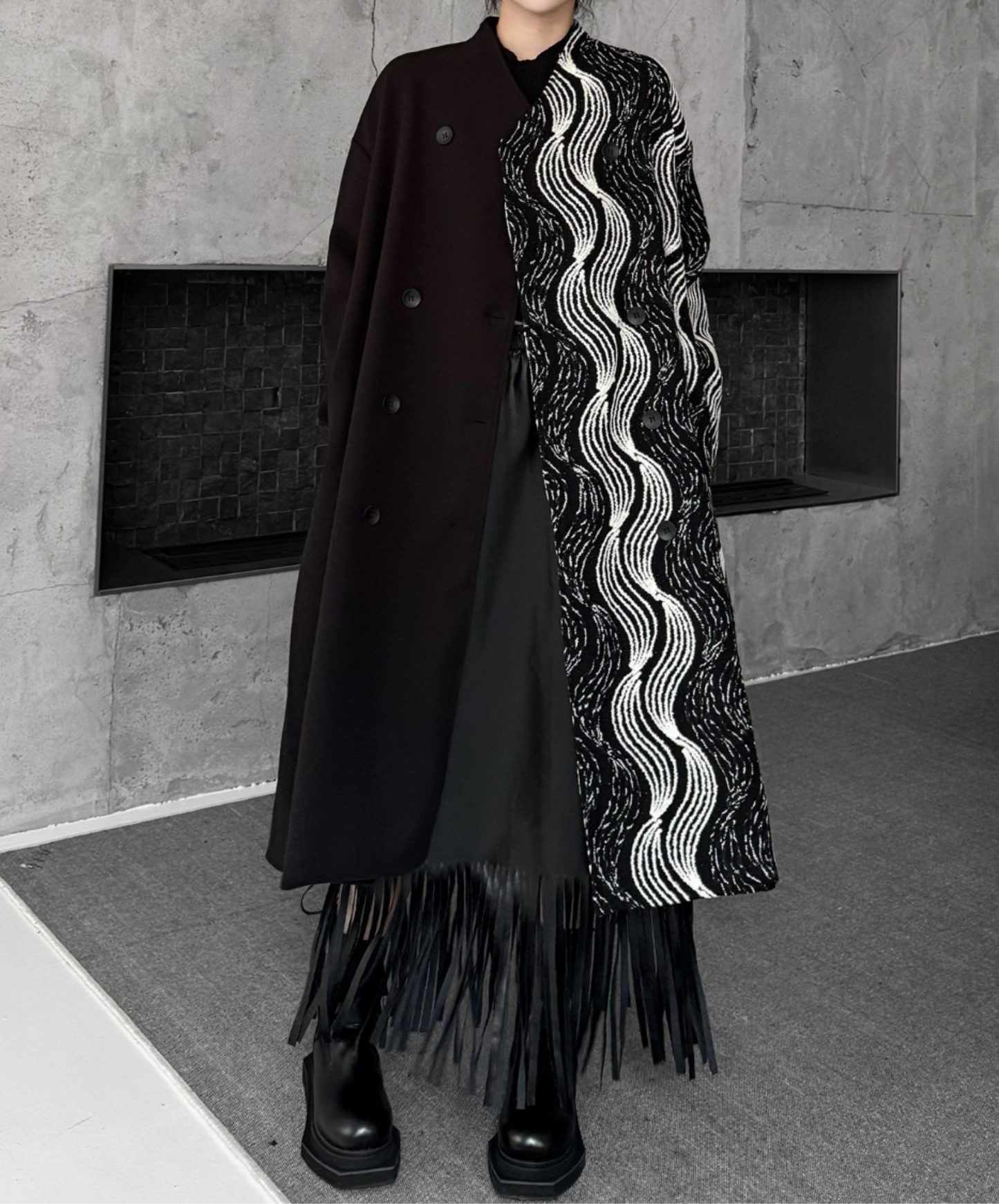 monotone wave design coat EN2574