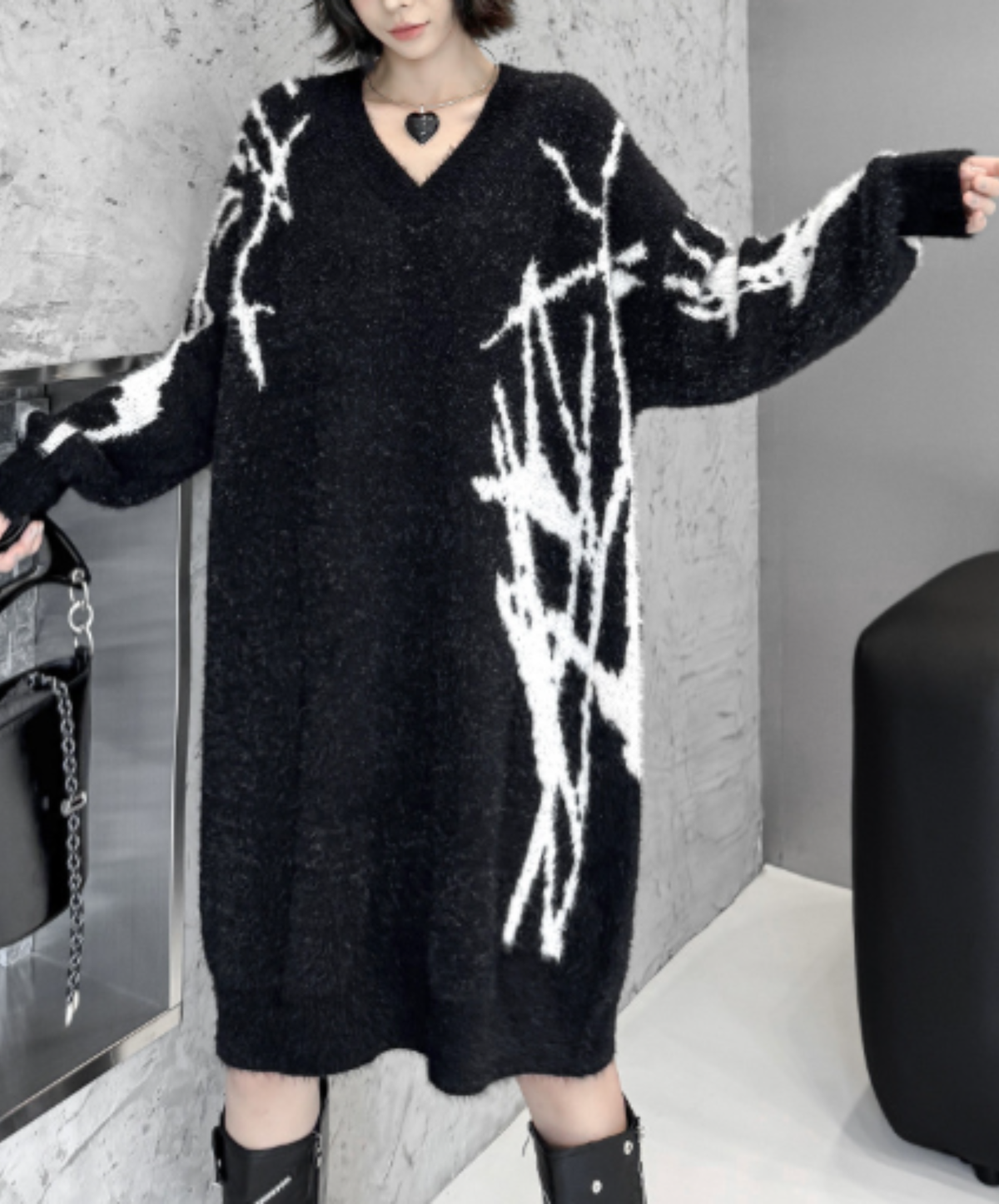 v-neck with a painted graphic sweater EN3202