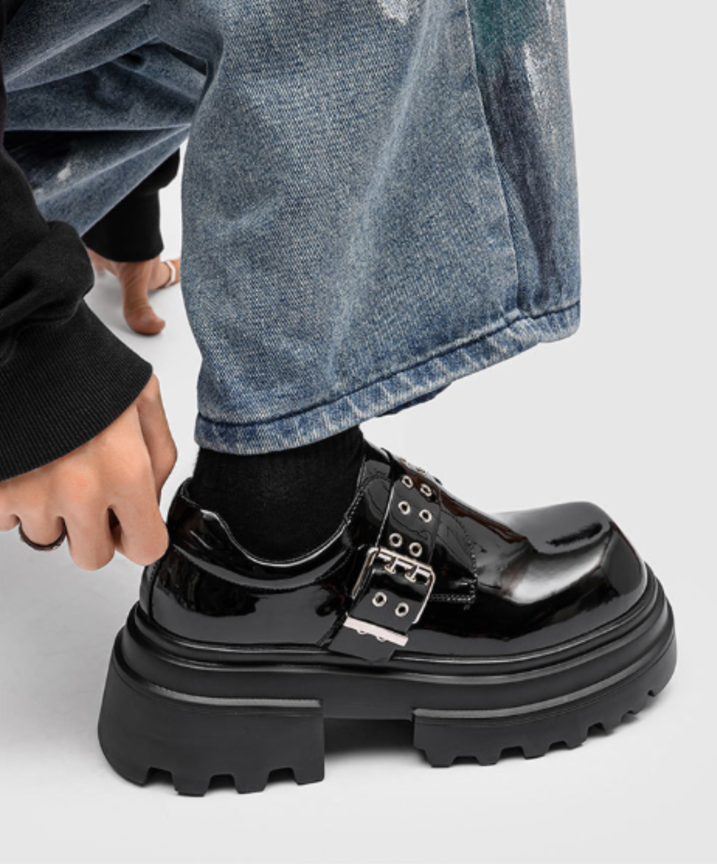 square-toe with belt detail shoes EN3029
