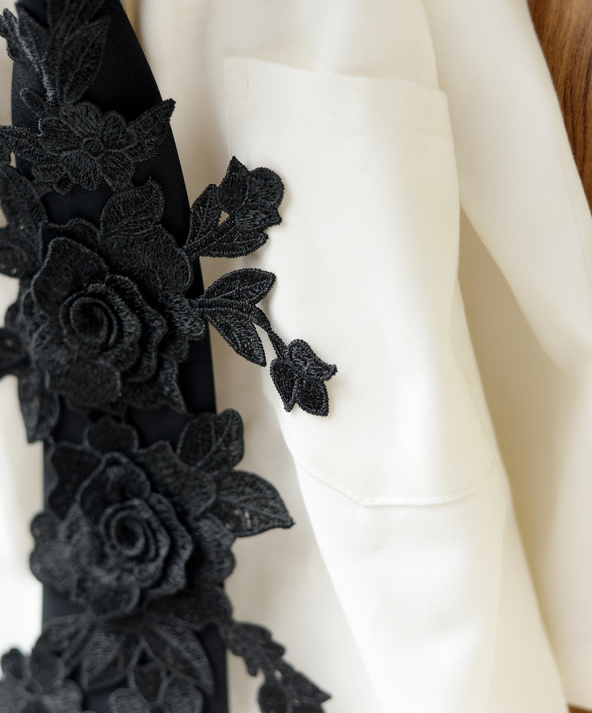 flower-motif appliqué necktie EN3248
