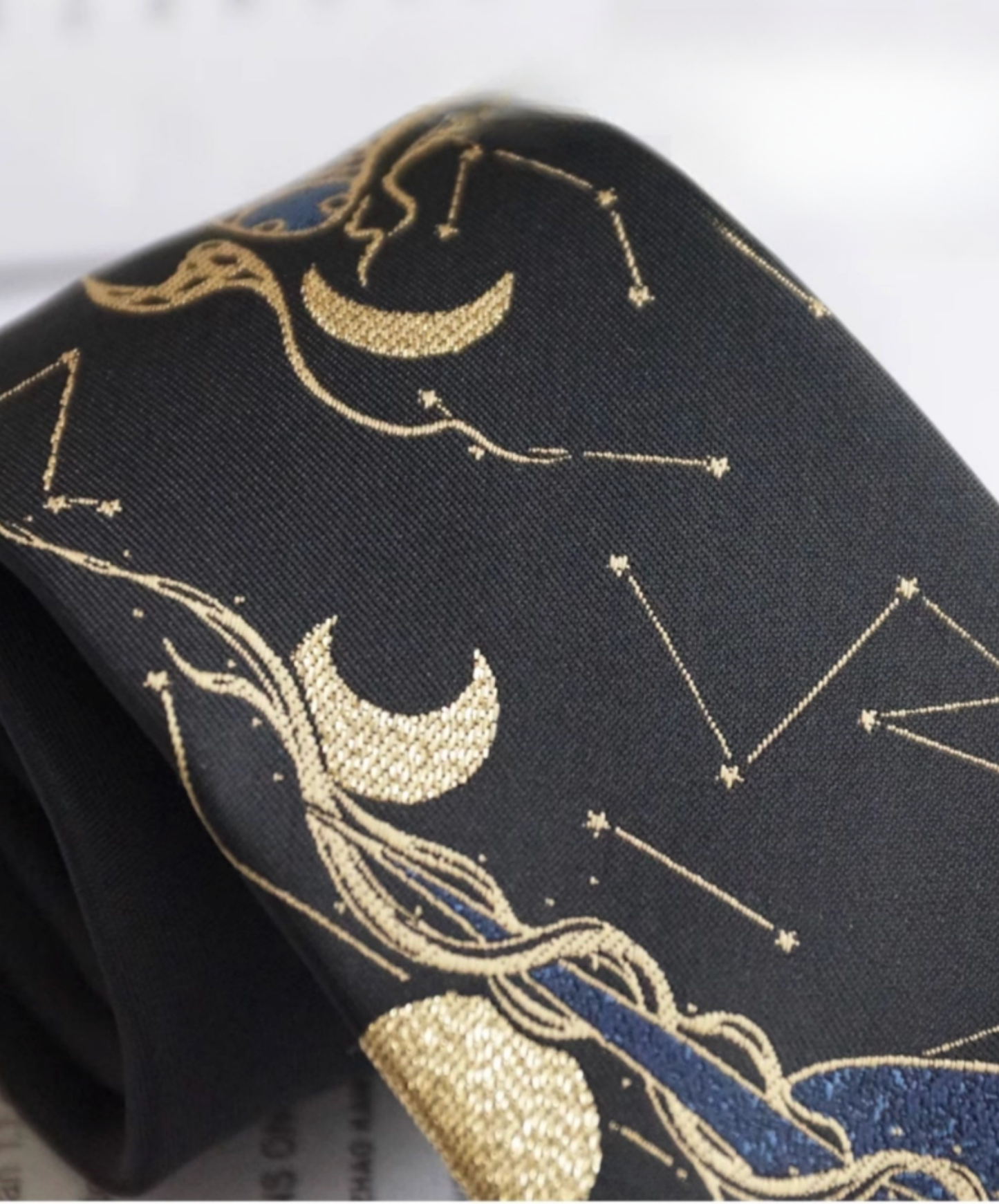 fantastic goldfish necktie EN2675