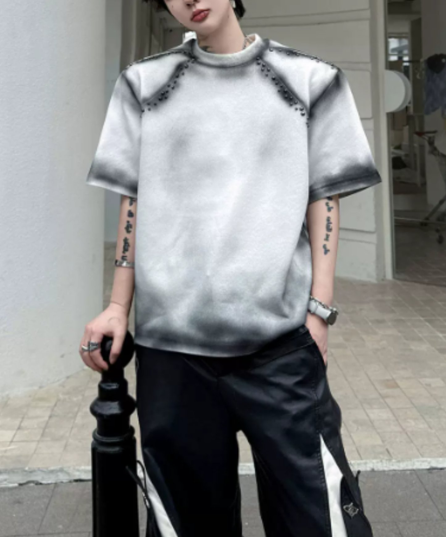 gradient with rivet decoration t-shirt EN2874