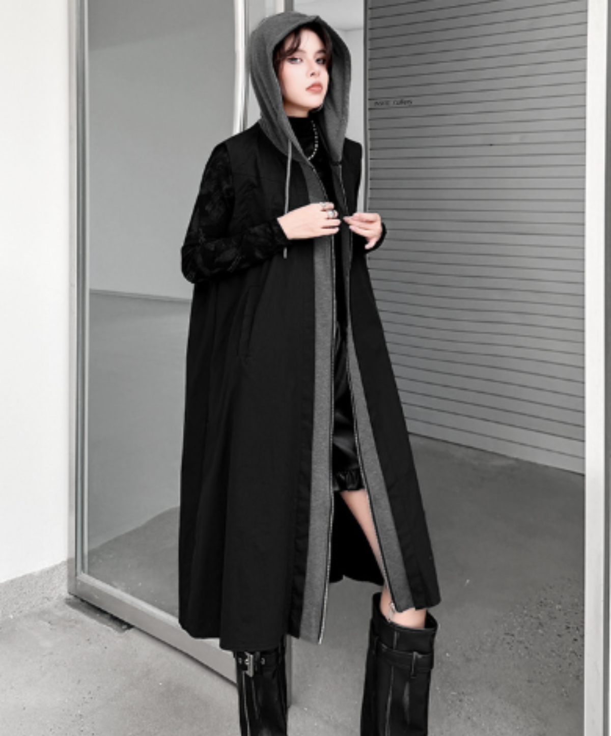 hooded design with layered-look paneling vest  EN3178