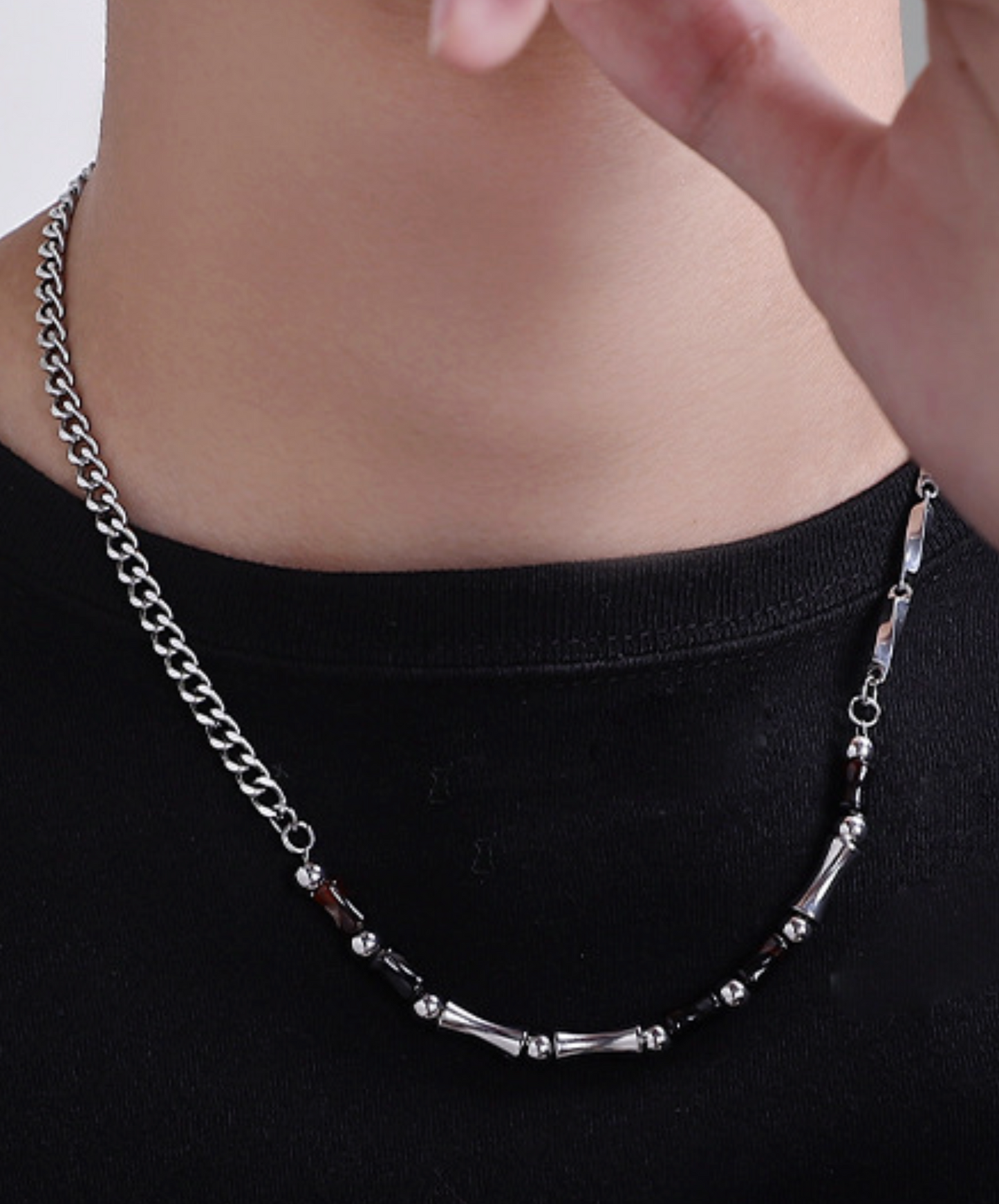 bone motif necklace EN2464