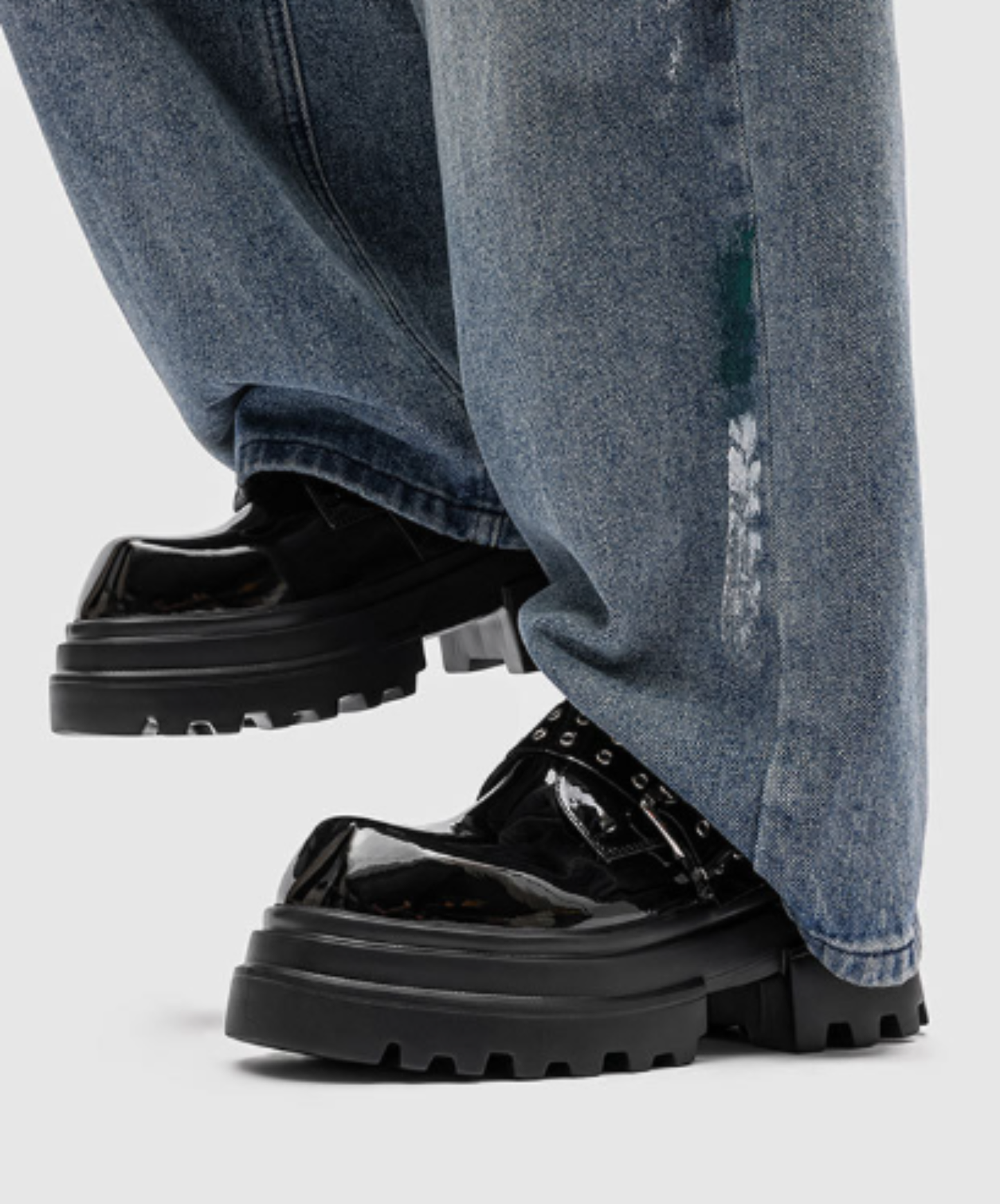 square-toe with belt detail shoes EN3029