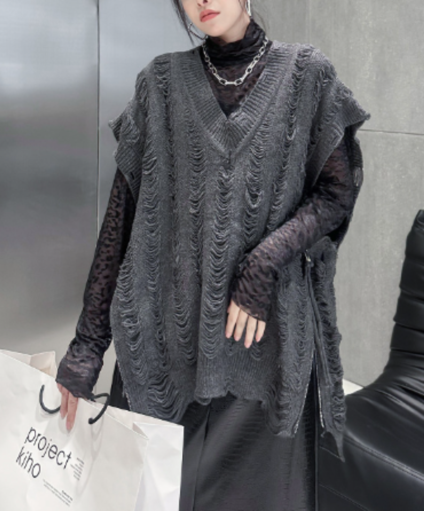 distressed v-neck sweater EN3122