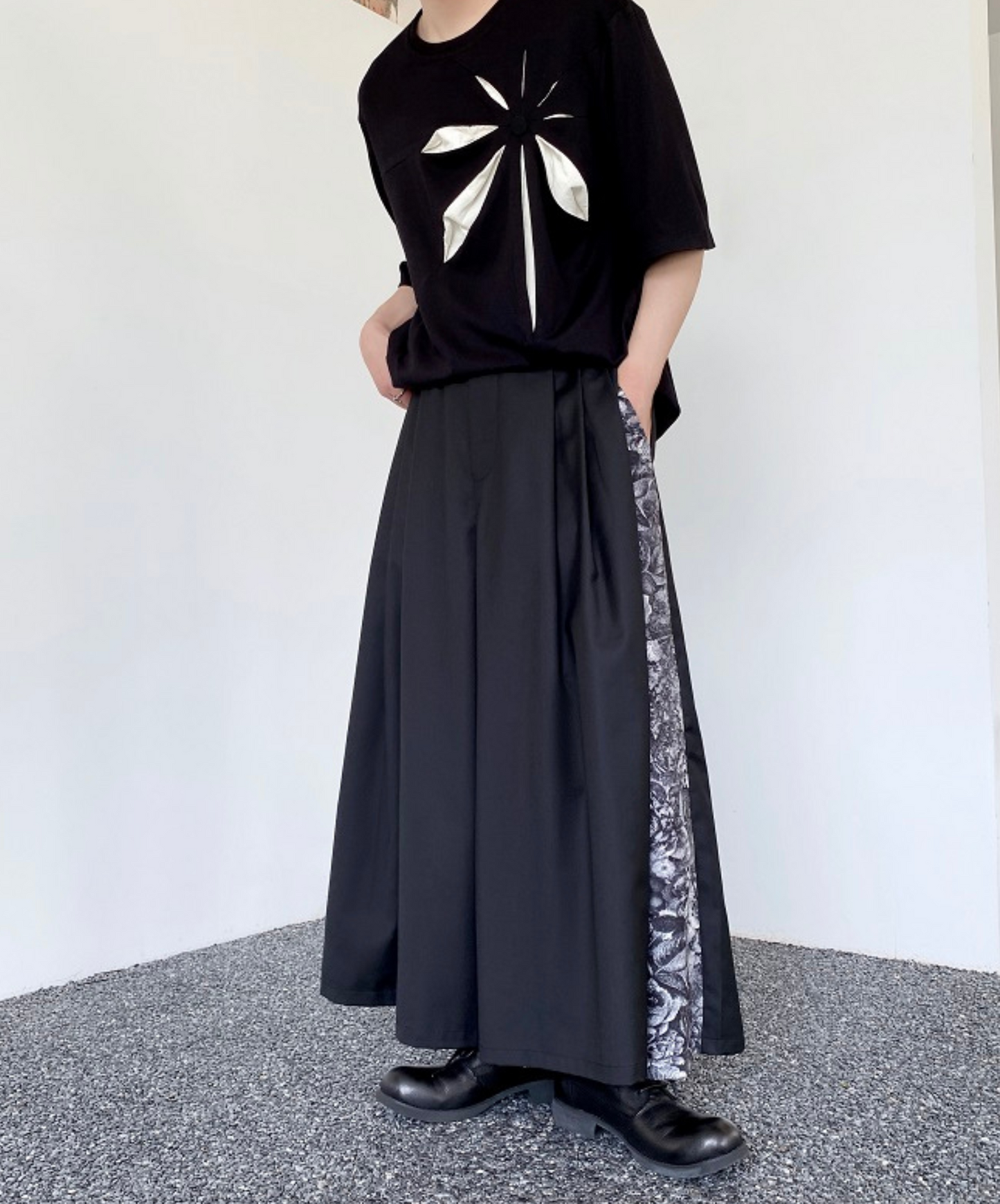 【最短2日でお届け「特急便」対応（Mサイズのみ）】dark japanese style floral print wide pants EN946