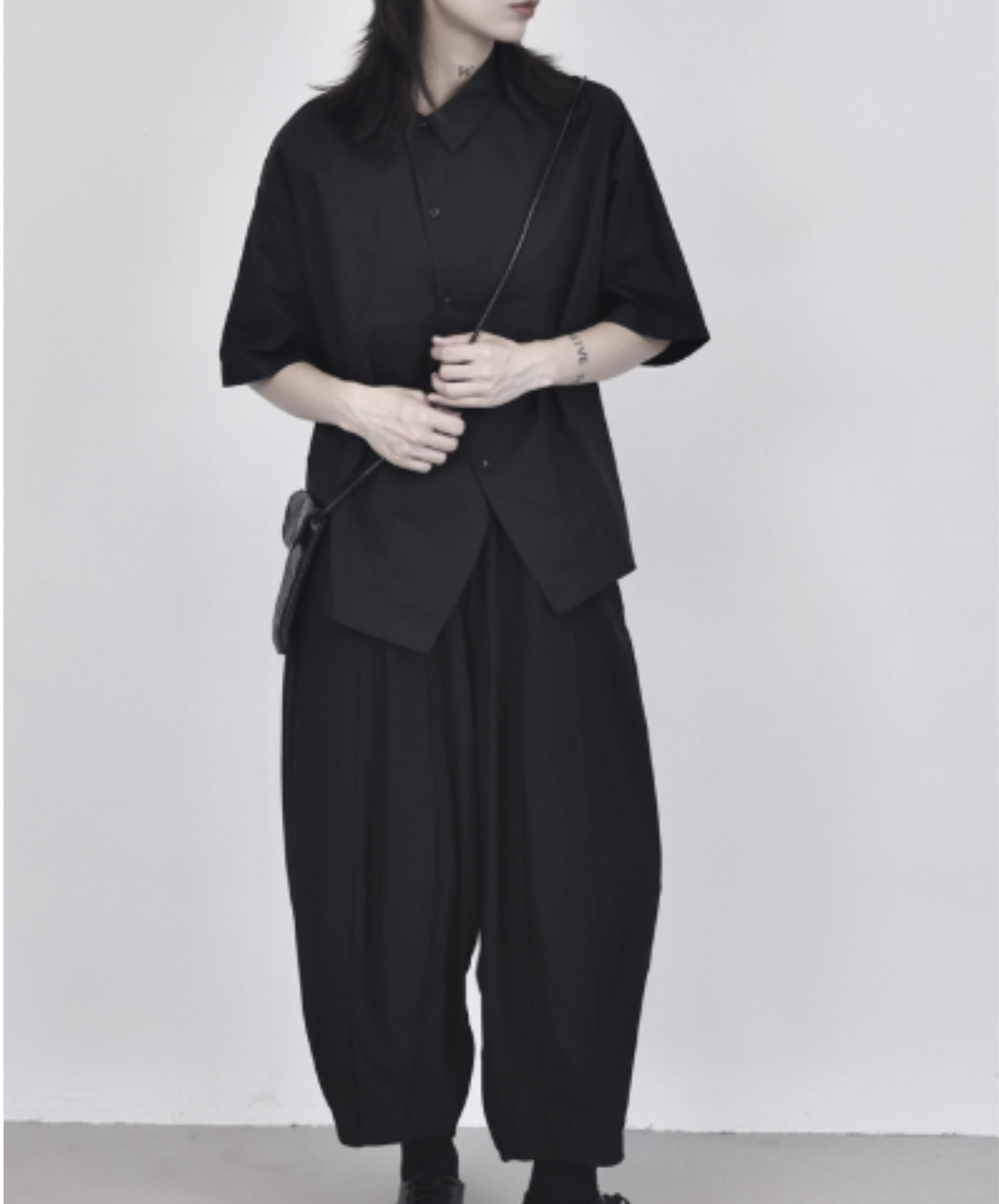 diagonal placket design, mid-length shirt EN2970