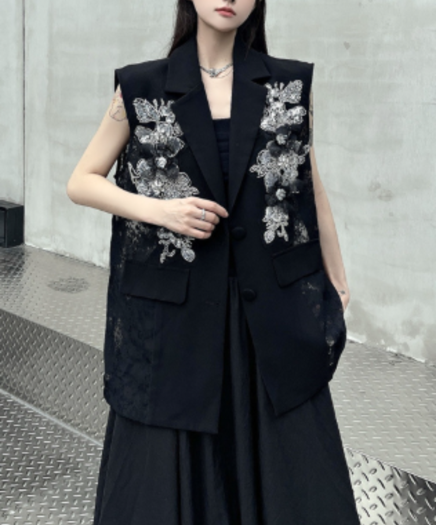 embroidered lightweight lace vest EN2914