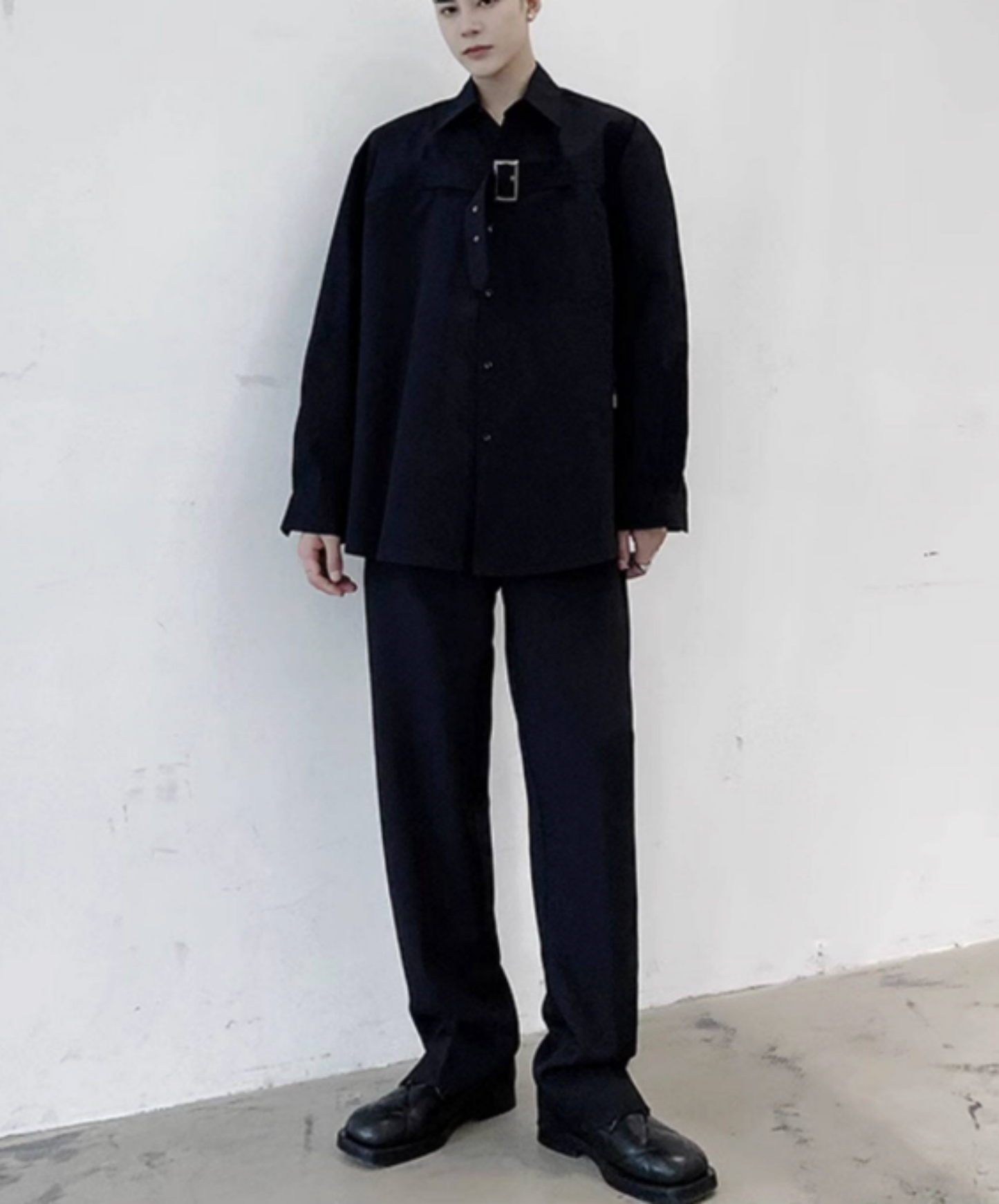 chest area decorated with a wide belt. shirt EN2750