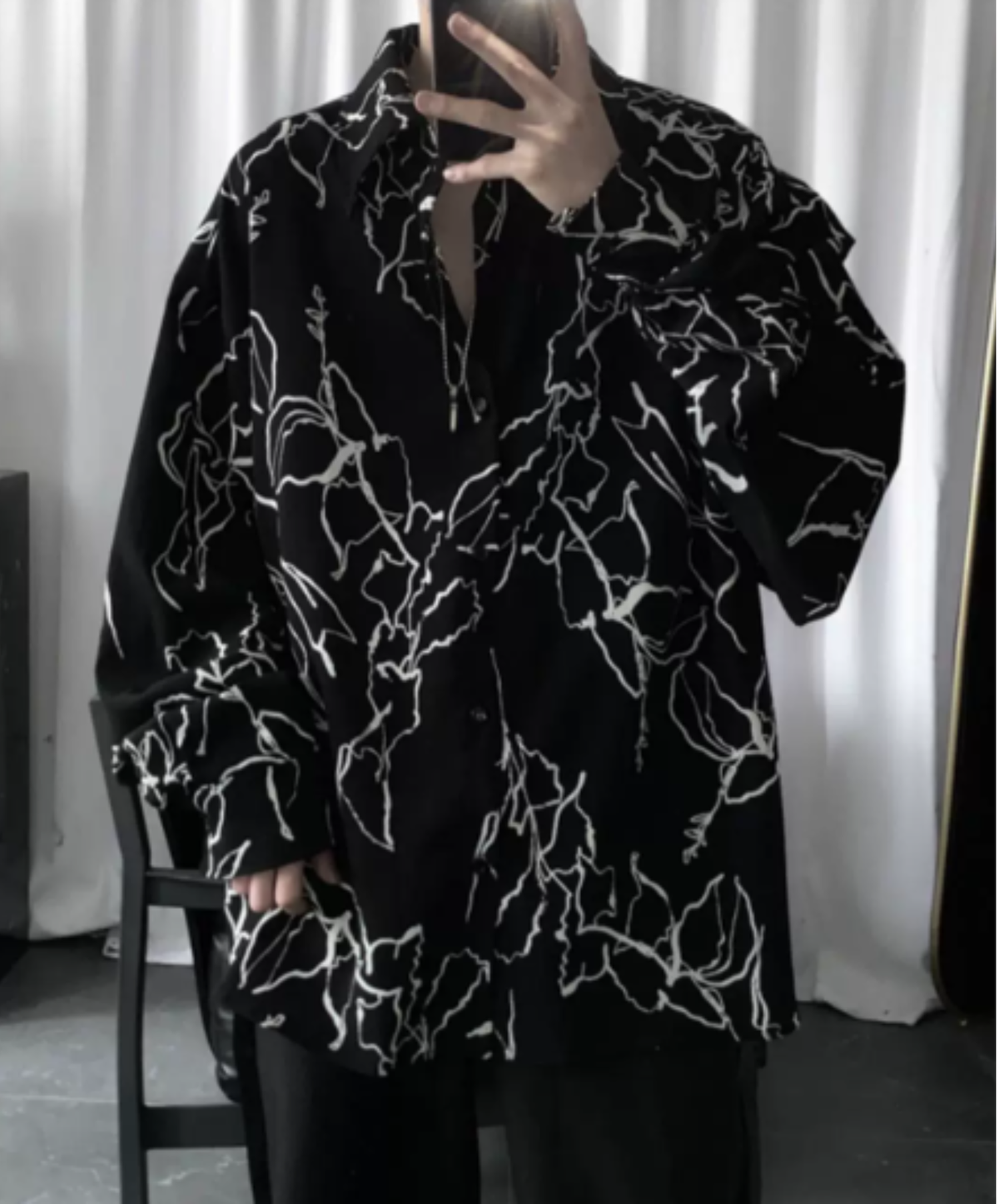 dark loose-fit line art print shirt EN3172