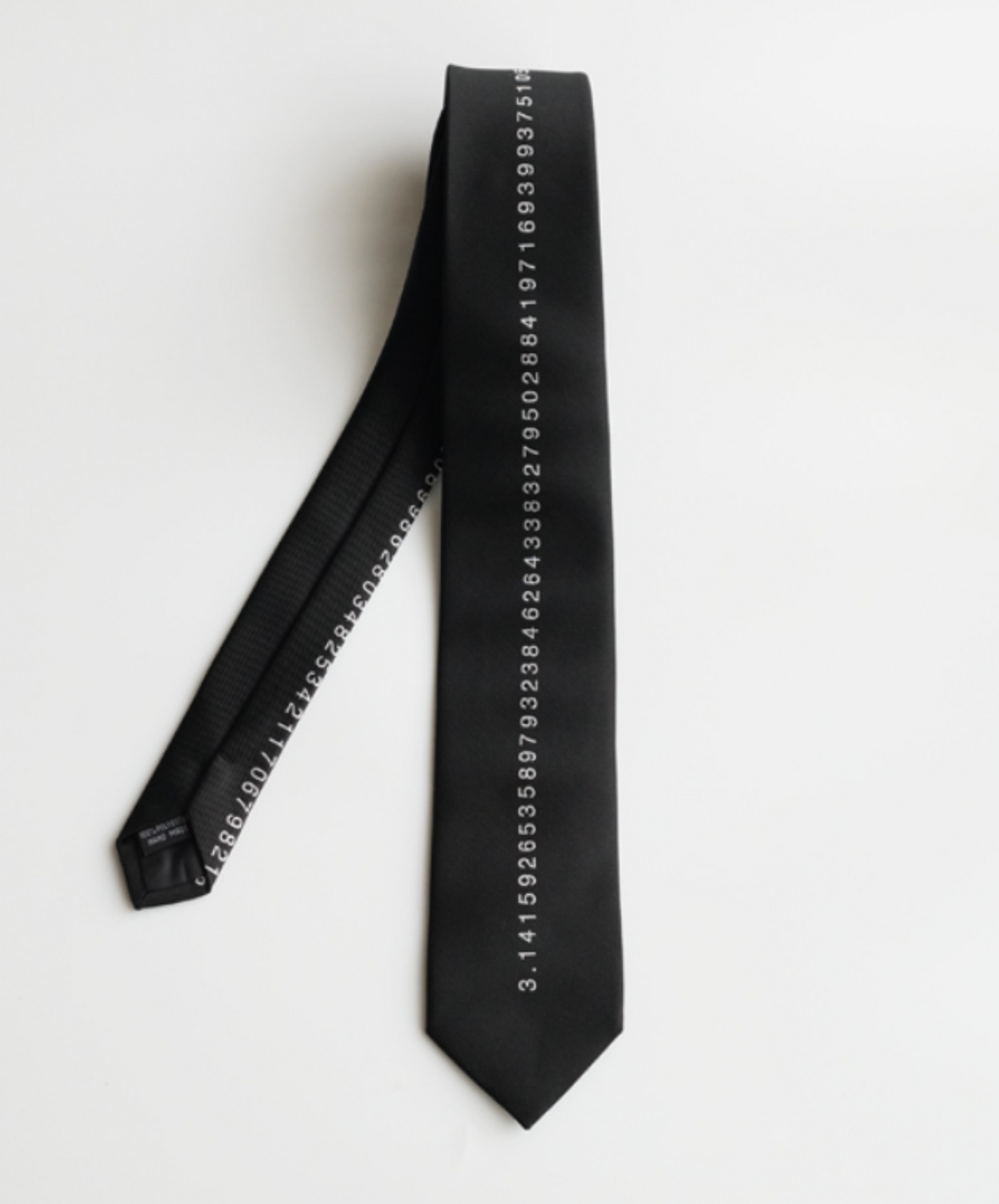 circle ratio design necktie EN875