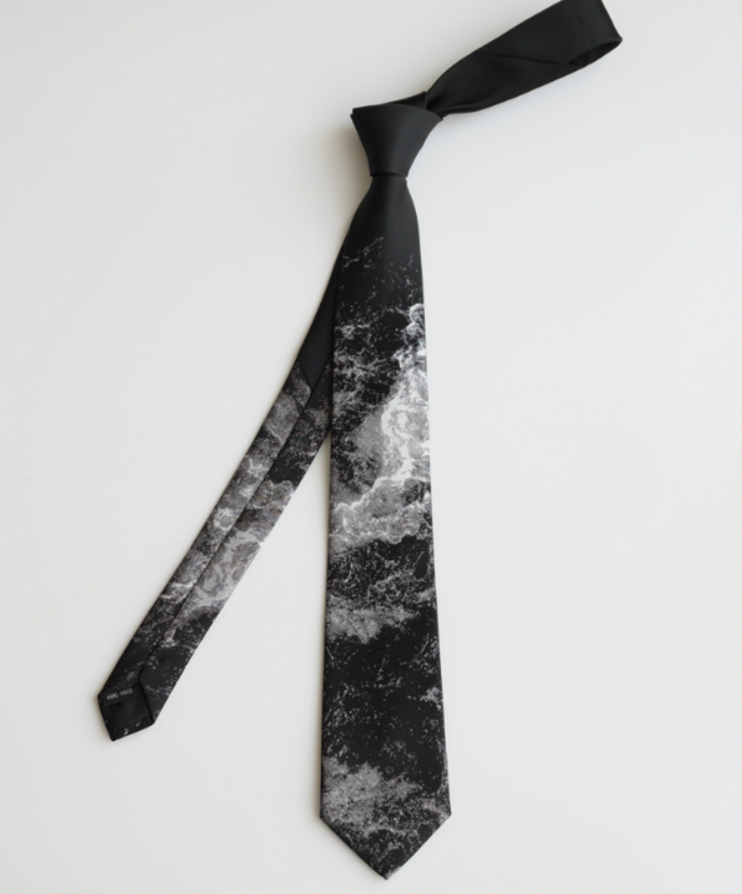wind and waves design necktie EN849