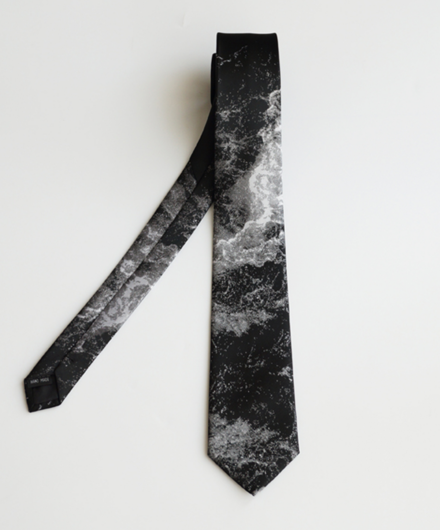wind and waves design necktie EN849