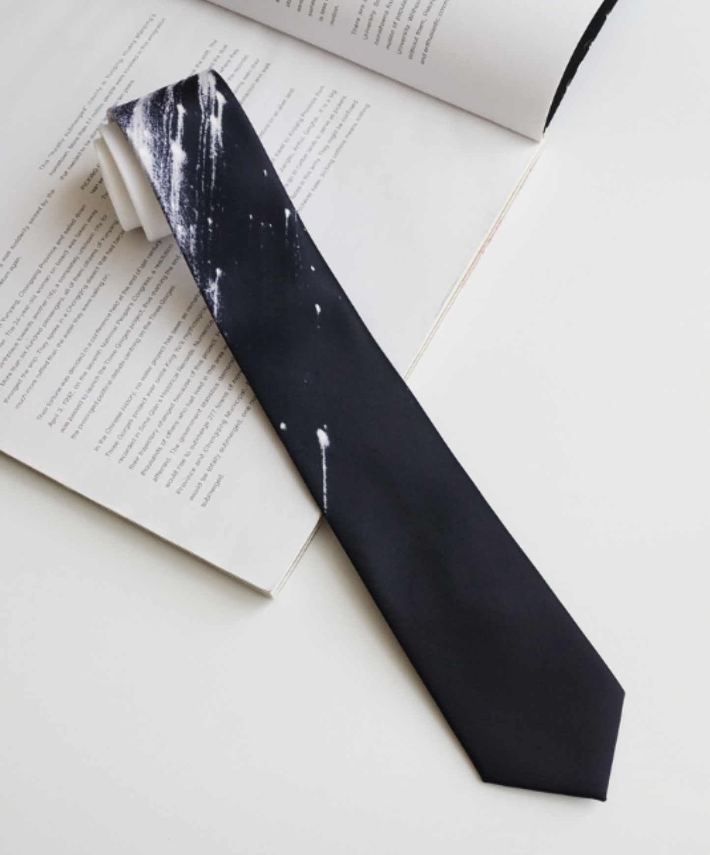 meteor gradation design necktie EN851